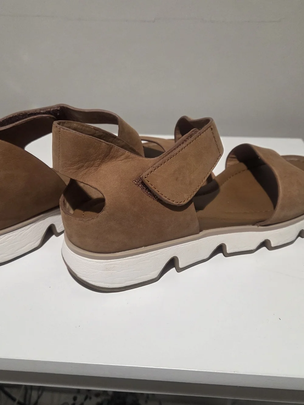 Sofft Khell Leather Wedge Sandal Tan Luggage Size 8.5M (Fits 8) - Excellent Cond